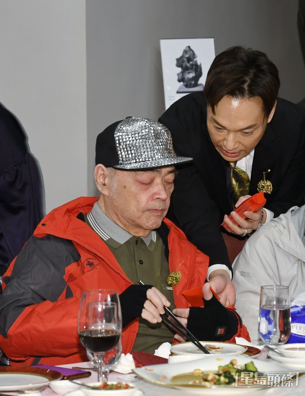 偉文好好胃口。