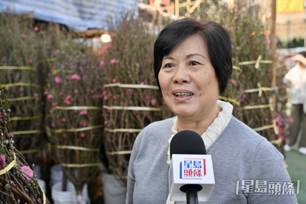 经营桃花摊档20多年的档主谢小姐。