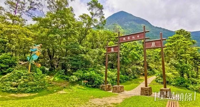 有行山領隊建議當局增設警示,以免旅客誤登難度極高的鳳凰山山頂。 有行山領隊建議當局增設警示,以免旅客誤登難度極高的鳳凰山山頂。