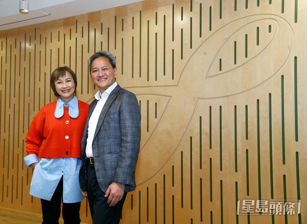 八達通零售業務及合作夥伴總監李玉兒（左）及營運總監甘志深均認為下一個機遇在跨境支付方面。  何健勇攝 