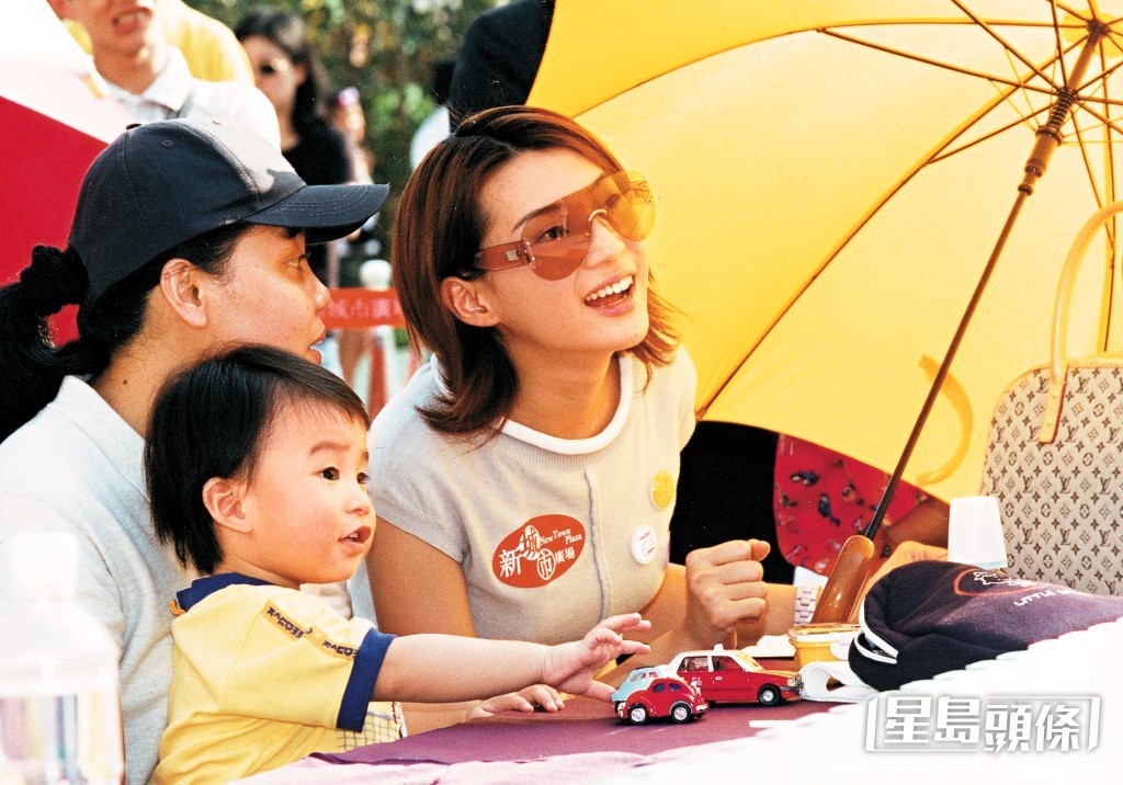 陳伶俐與林敏驄離婚原因有不同版本。