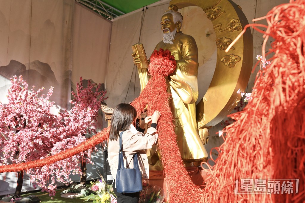 屬蛇、豬、虎、猴的市民可於初二（30日）中午12時起至整個正月期間免費參拜。