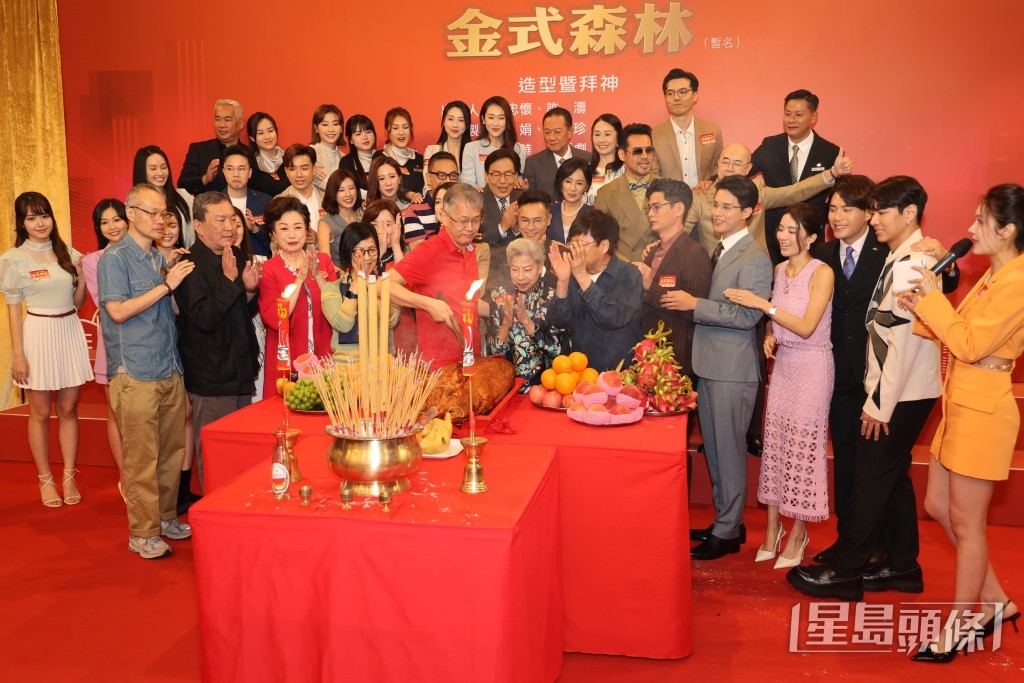 郭晉安出席新劇《金式森林》拜神儀式。