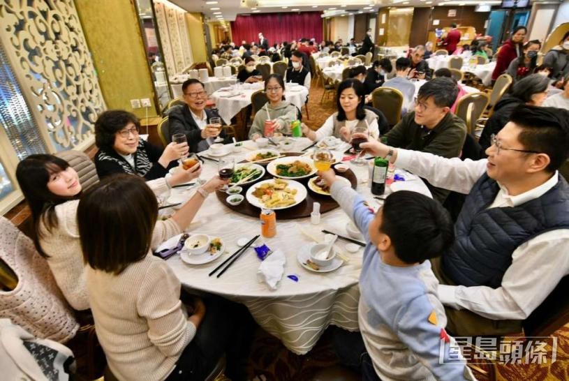 中秋將至，不少市民會與家人到酒樓吃飯歡度佳節。資料圖片