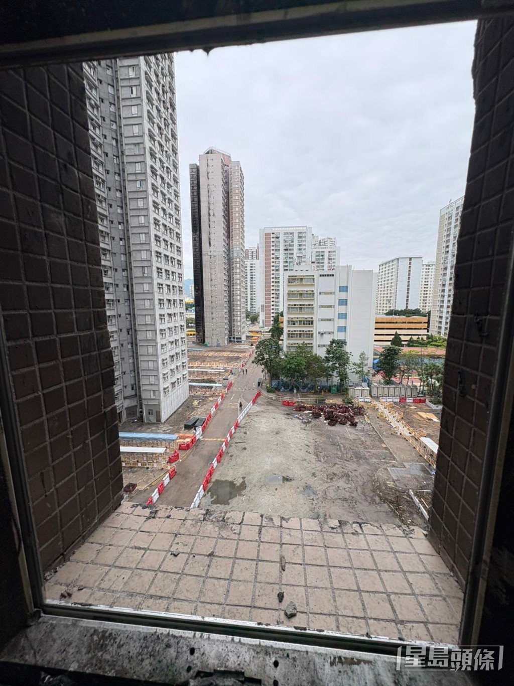 郭先生兒時就在這窗望著爸爸回家。受訪者提供
