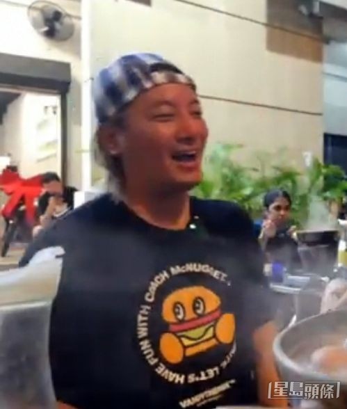 黃和興唔打算為該位中年男歌星搞大馬騷,笑言留畀啲有熱誠做演唱會嗰啲搞啦。 黃和興唔打算為該位中年男歌星搞大馬騷,笑言留畀啲有熱誠做演唱會嗰啲搞啦。