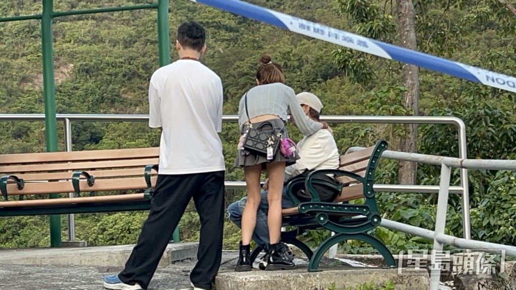 死者家屬到場認屍。曾志恒攝