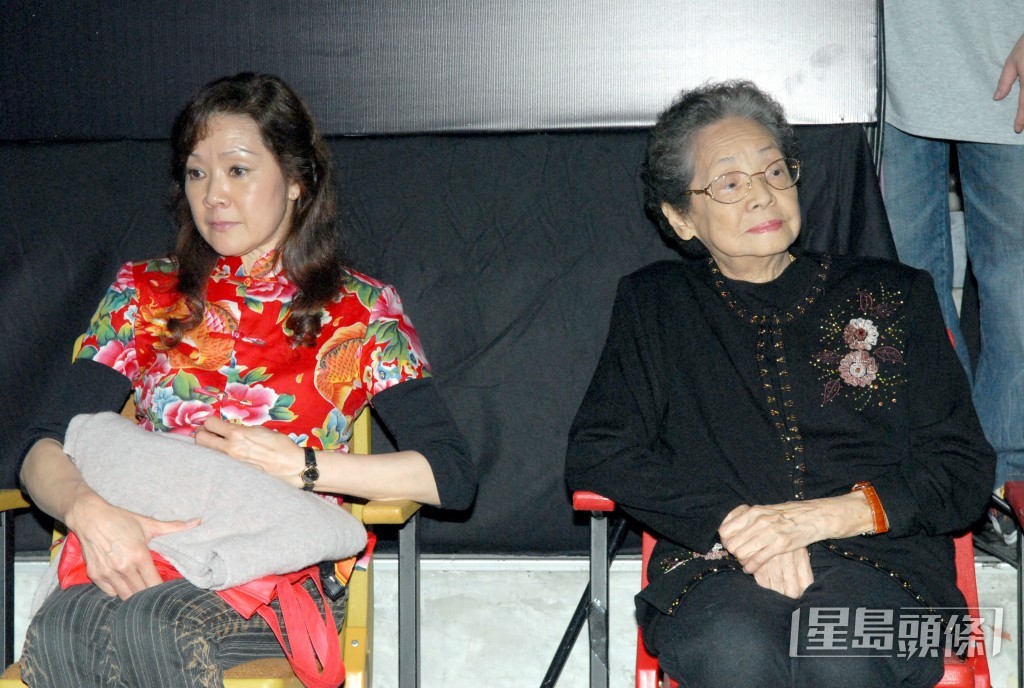 妹妹及媽媽多次出席譚詠麟演唱會以行動支持家人。