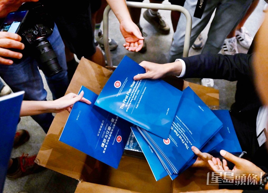 諮詢文件分為6個部分,包括加快北部都會區建設及推進其他地區空間規劃等。劉駿軒攝 諮詢文件分為6個部分,包括加快北部都會區建設及推進其他地區空間規劃等。劉駿軒攝