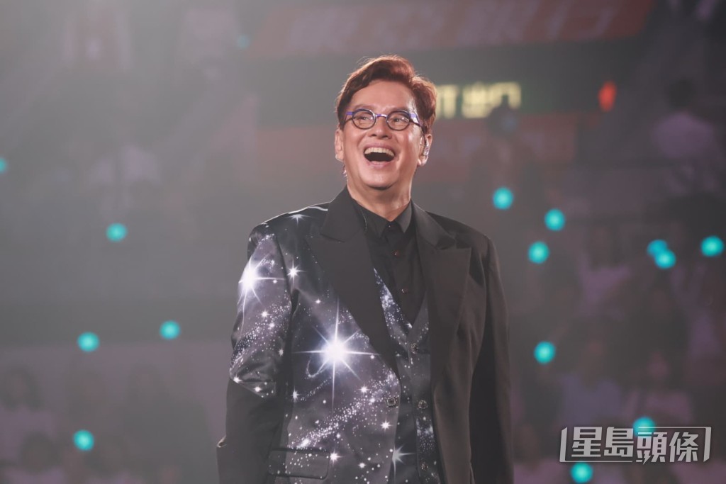 譚詠麟感激歌迷支持了他五十年。 譚詠麟感激歌迷支持了他五十年。