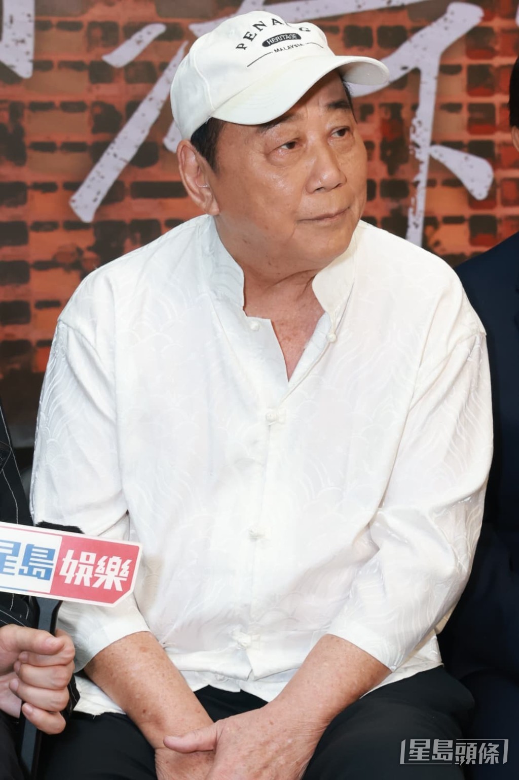 夏雨讚四哥「型足一世」。 夏雨讚四哥「型足一世」。