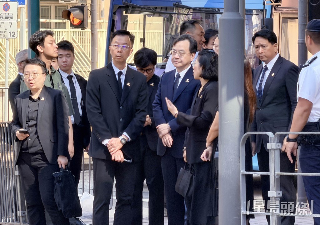 中大校長盧煜明與中大校董會成員到場。郭詠欣攝 中大校長盧煜明與中大校董會成員到場。郭詠欣攝