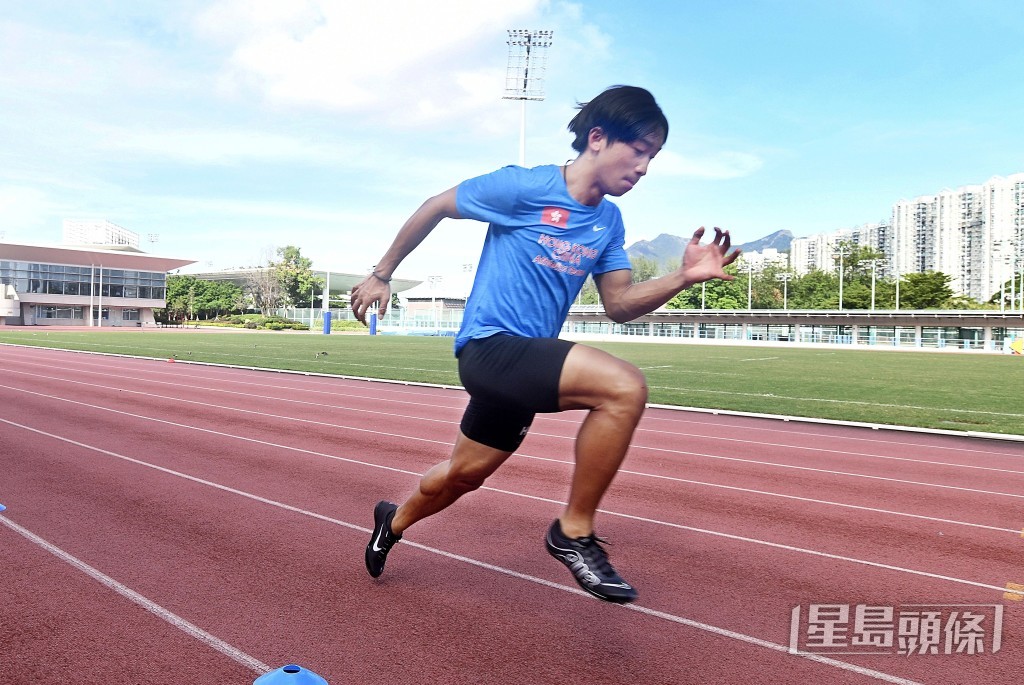 陳一樂去年在亞青4x100米接力決賽與隊友跑出39.67秒,勇奪金牌。何君健攝 陳一樂去年在亞青4x100米接力決賽與隊友跑出39.67秒,勇奪金牌。何君健攝