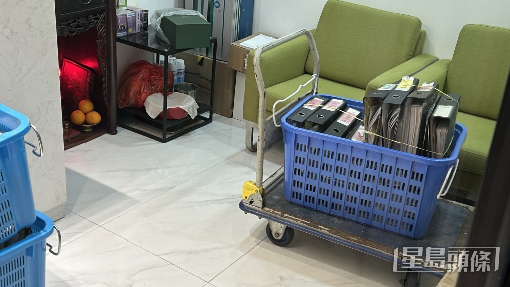 警方檢獲大批文件。