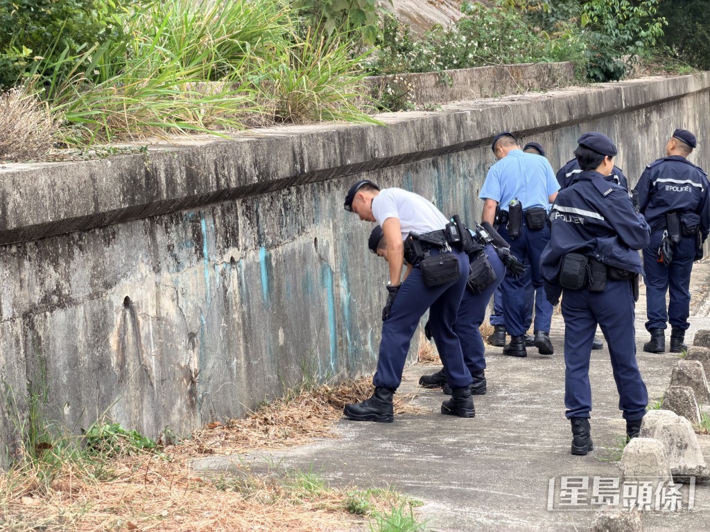 警員在場搜證。梁國峰攝 警員在場搜證。梁國峰攝