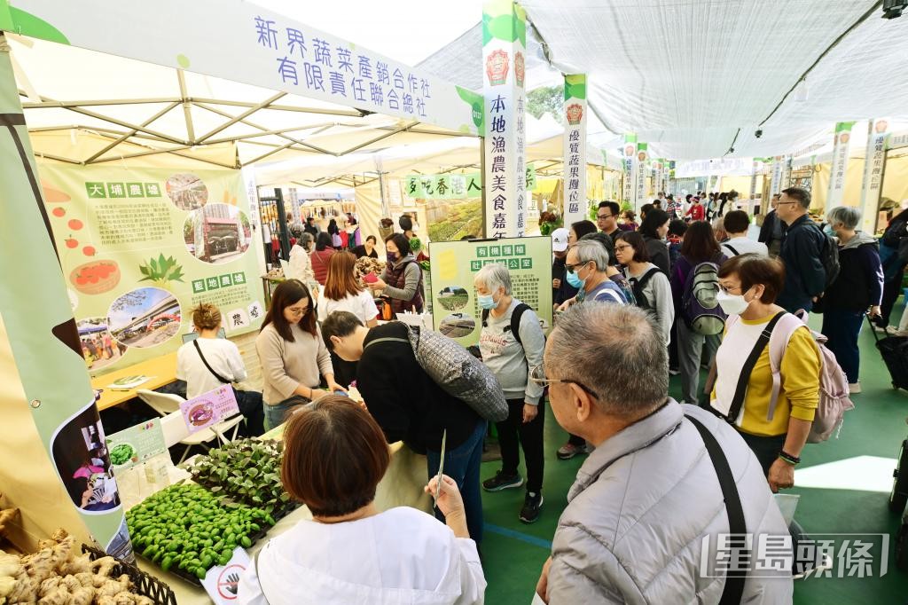 嘉年華新安排下,新鮮蔬果只可在「優鮮港品」農產品攤位售賣。 嘉年華新安排下,新鮮蔬果只可在「優鮮港品」農產品攤位售賣。