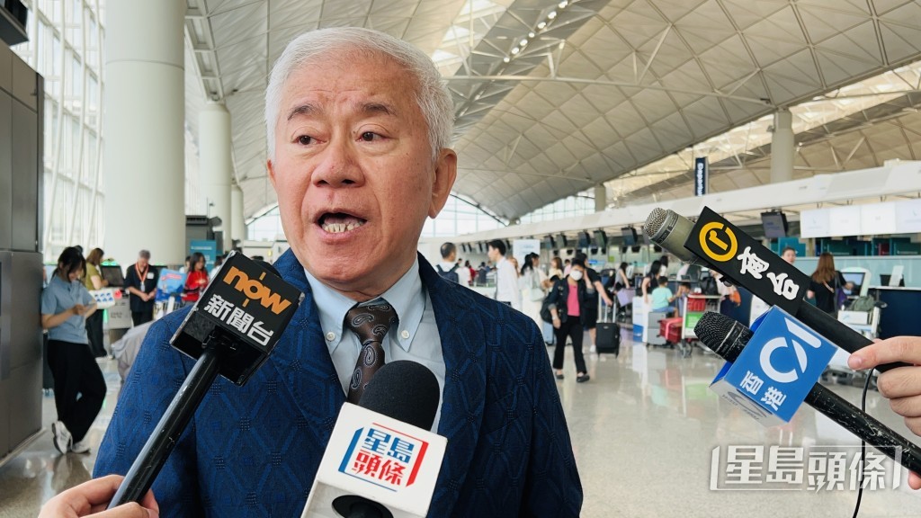 東瀛遊執行董事禤國全指今日有三團出發往日本。蔡楚輝攝 東瀛遊執行董事禤國全指今日有三團出發往日本。蔡楚輝攝