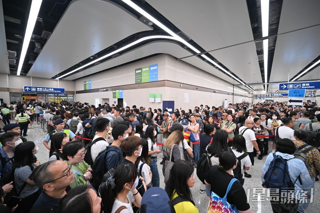大批公務員早前參與新皇崗口岸港方口岸區的演練。 大批公務員早前參與新皇崗口岸港方口岸區的演練。