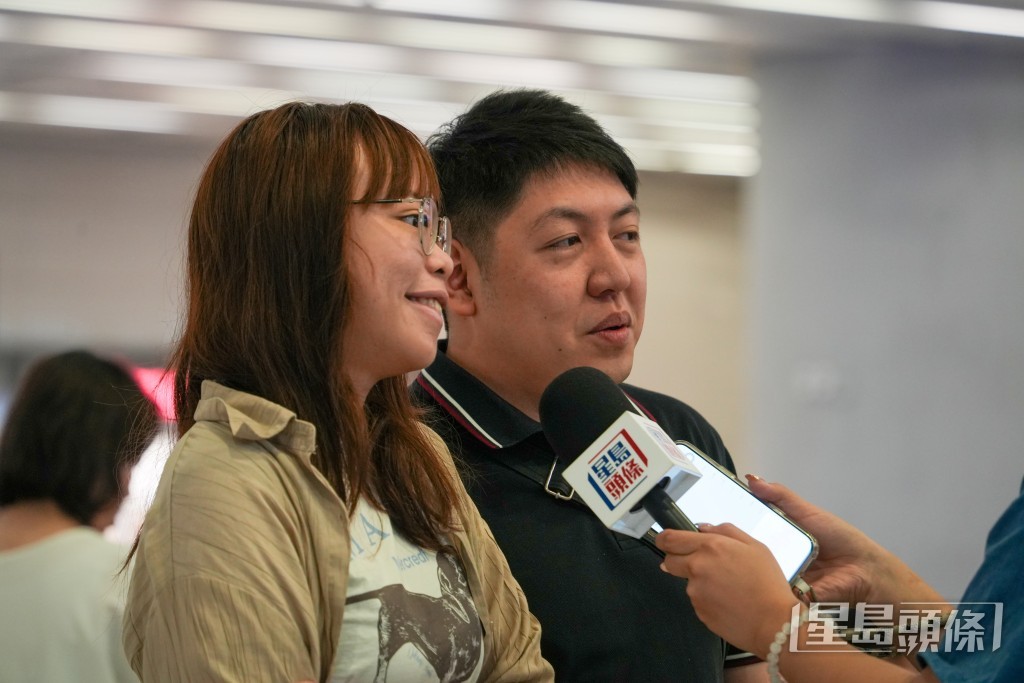 市民黎生、黎太準備乘搭高鐵到深圳北站。 市民黎生、黎太準備乘搭高鐵到深圳北站。