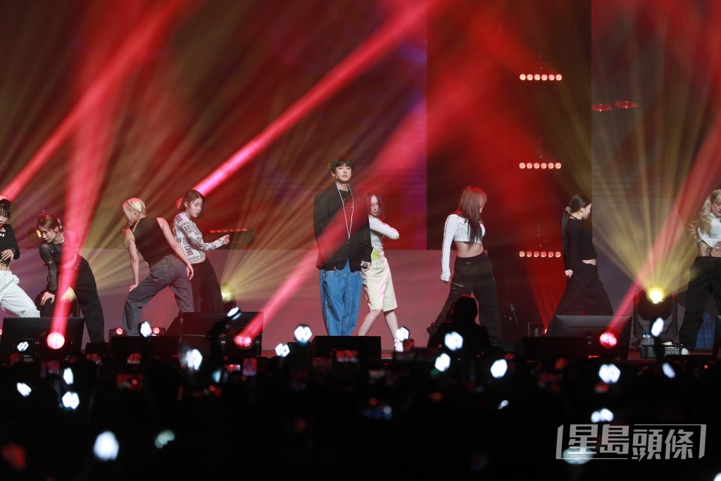 韓國男團EXO成員之一的朴燦烈一連兩晚在機場博覽館舉行「CHANYEOL FANCON The Eternity in Hong Kong」粉絲見面會。