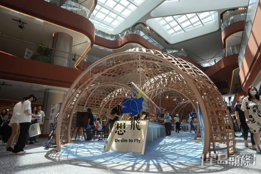 商場在中庭設置展覽館，讓參觀者回首啟德機場的光輝歷史。吳艷玲攝