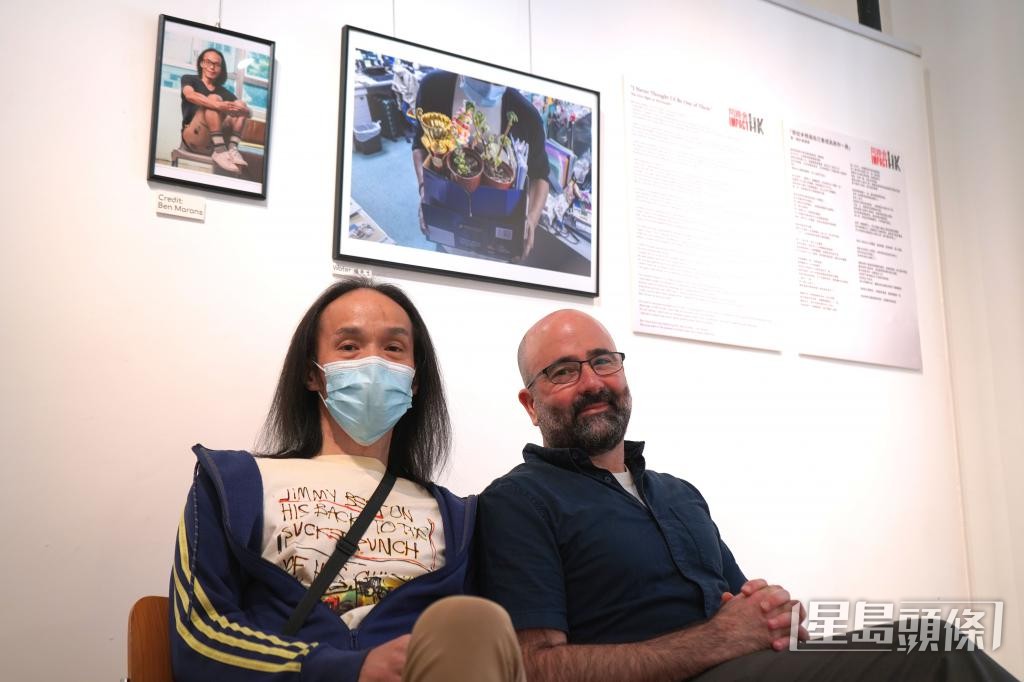 無家者阿水（左）感謝Ben（右）的用心教學，讓他從中得到啟發。