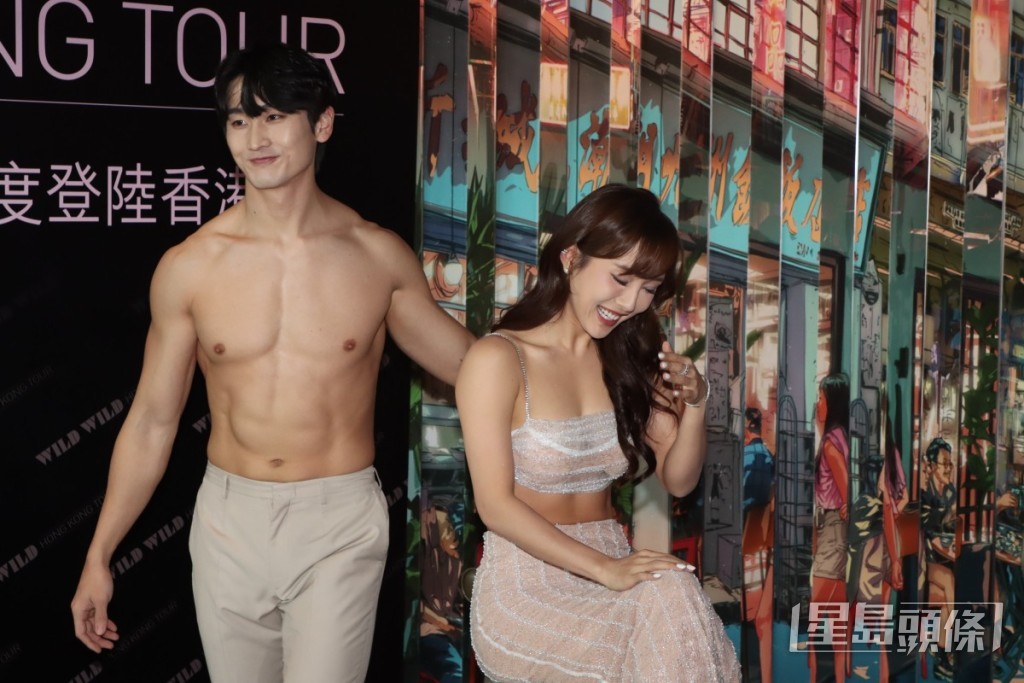 陳靜在三男跳舞期間完全不敢直視