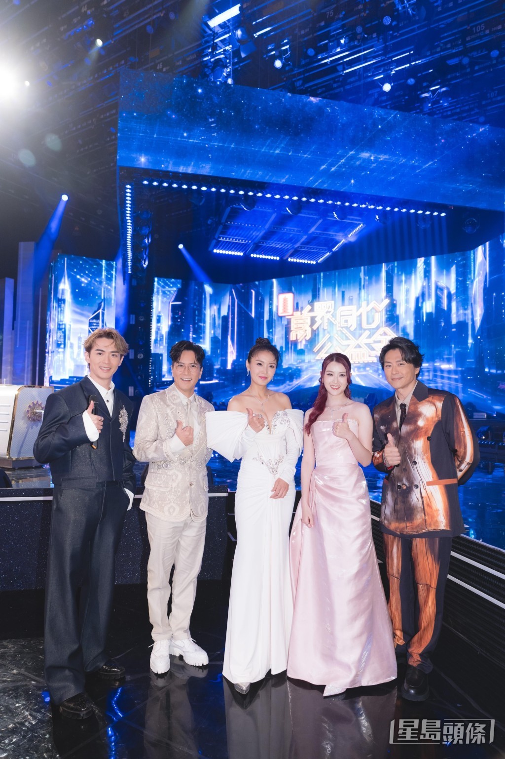 𠵱家有份做大騷司儀。 𠵱家有份做大騷司儀。