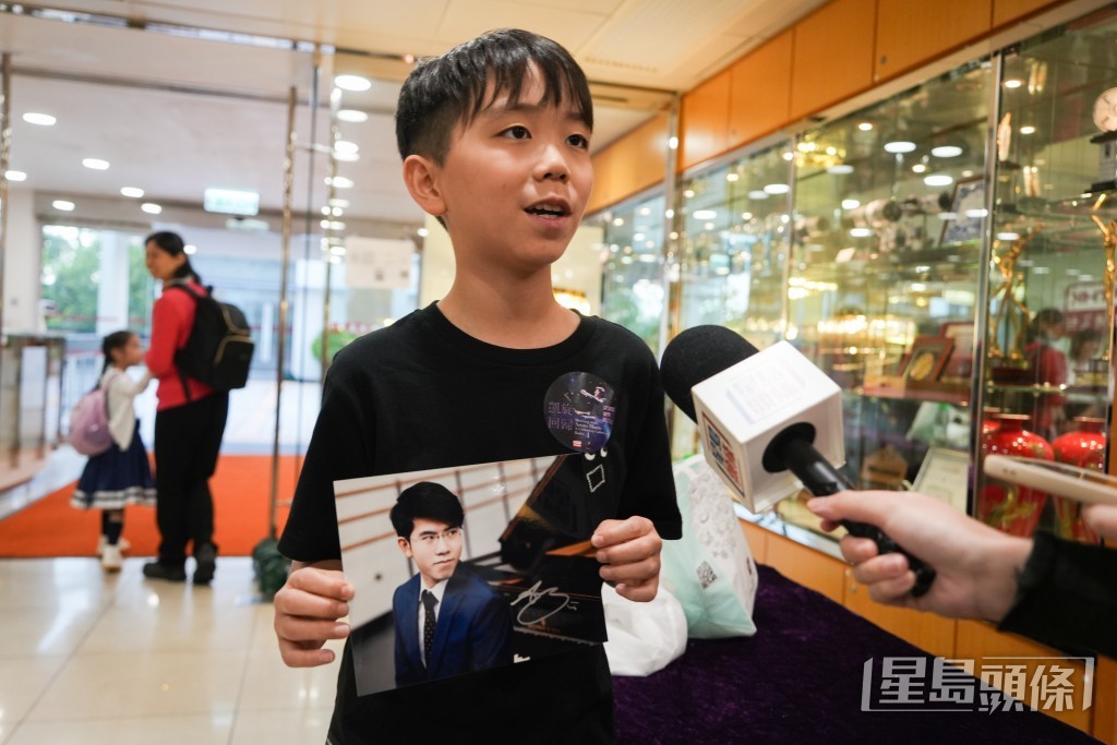 李同學學習鋼琴5年,希望能成為鋼琴家。 李同學學習鋼琴5年,希望能成為鋼琴家。