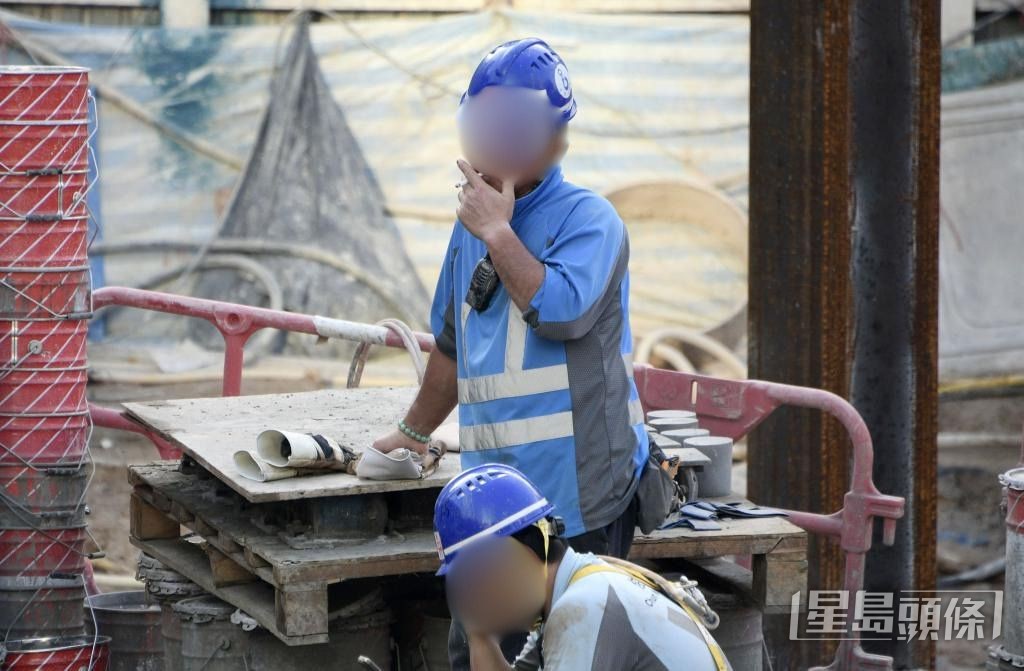 下月中起，勞工處職業安全主任可向違法於地盤吸煙人士，定額罰款3000元。