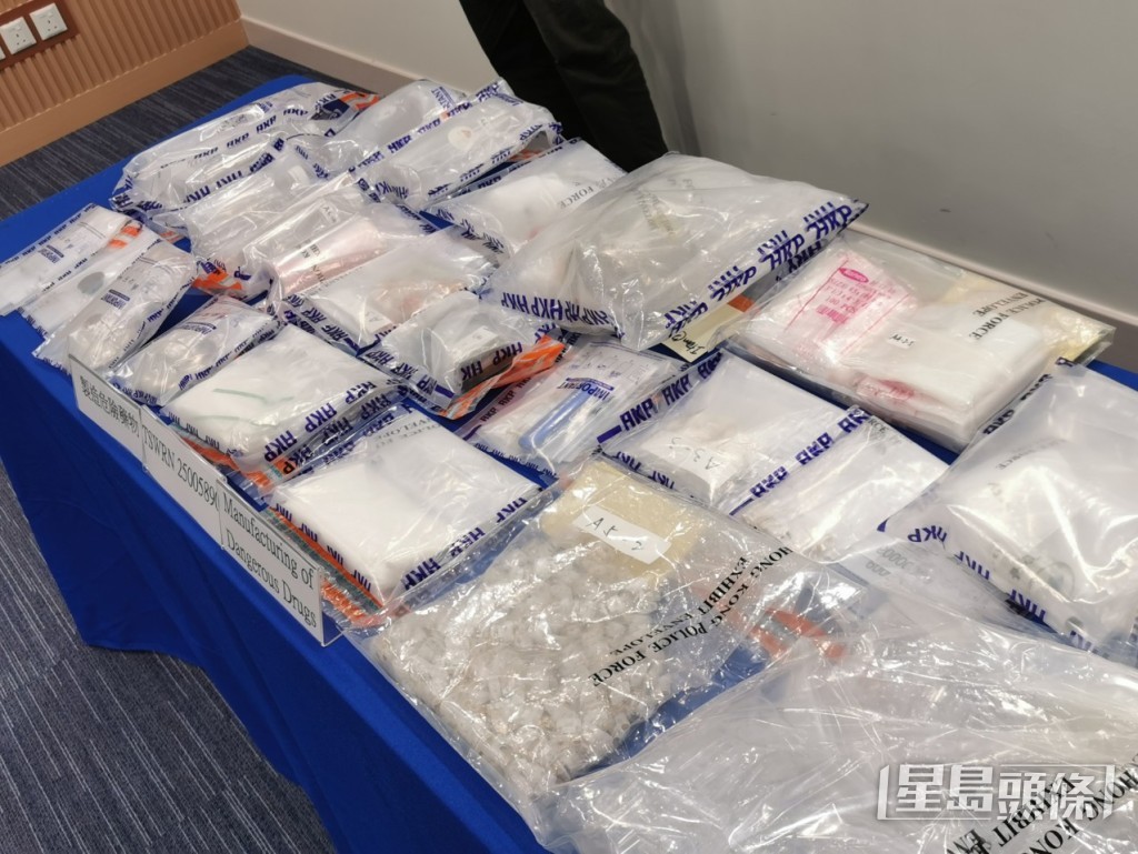 警方展示行動中檢獲的毒品。許文光攝 警方展示行動中檢獲的毒品。許文光攝