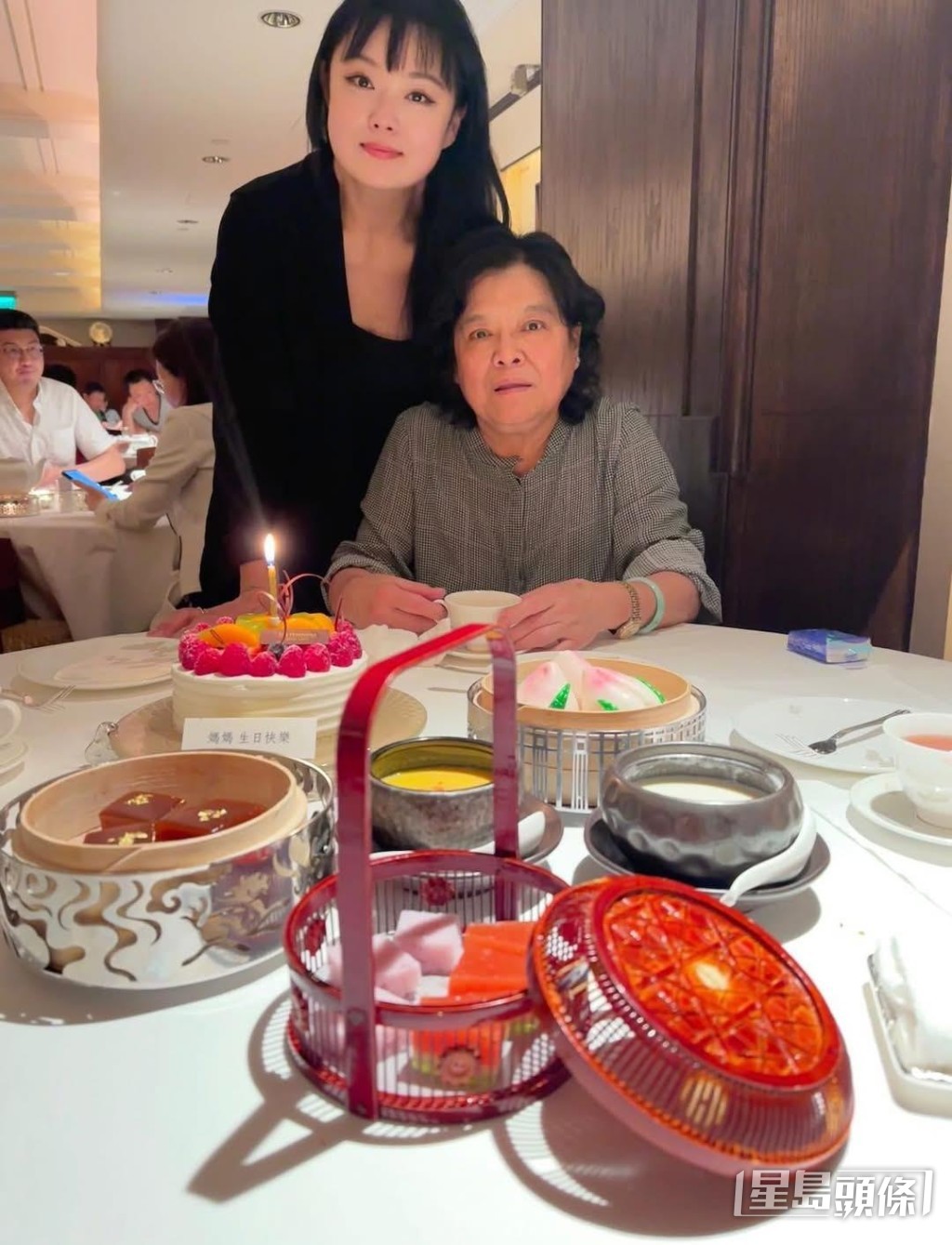 食甜品失手。