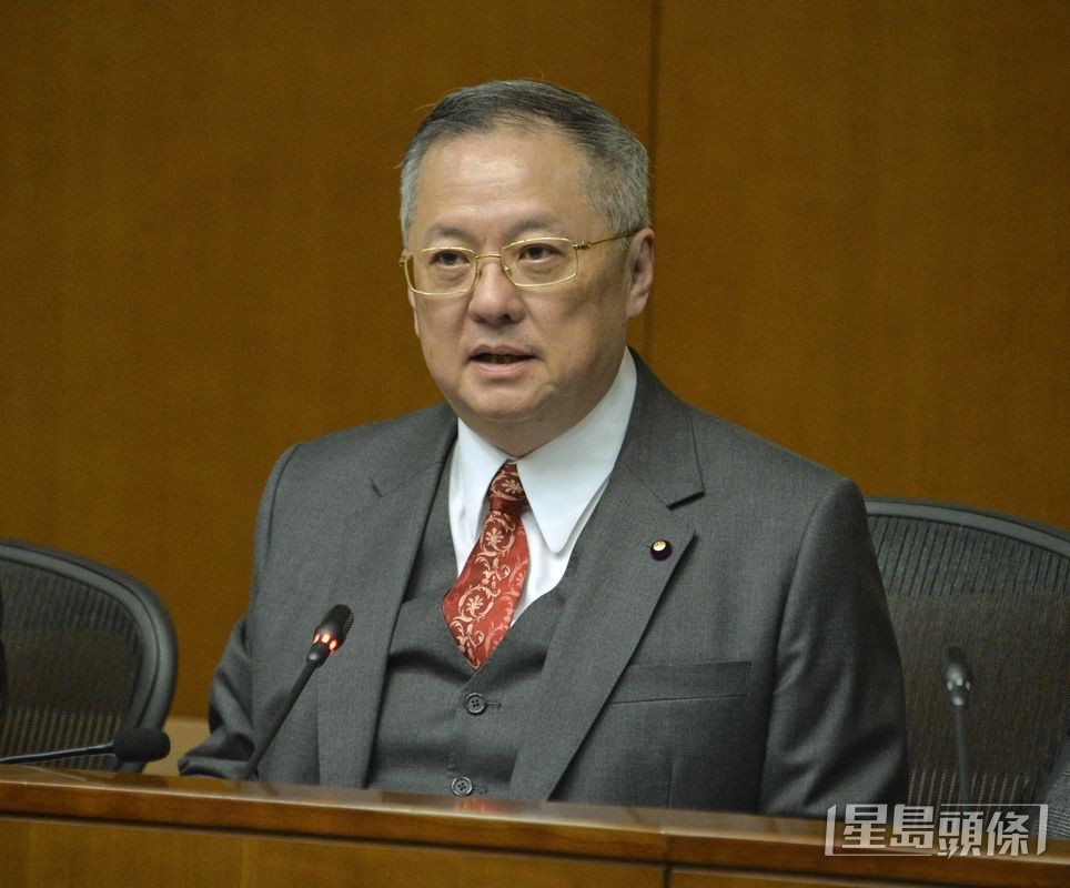 自由黨張宇人笑言「佢哋賺到佣金,亦都會願意消費,去食肆食多餐,去店舖買多啲嘢!」。資料圖片 自由黨張宇人笑言「佢哋賺到佣金,亦都會願意消費,去食肆食多餐,去店舖買多啲嘢!」。資料圖片