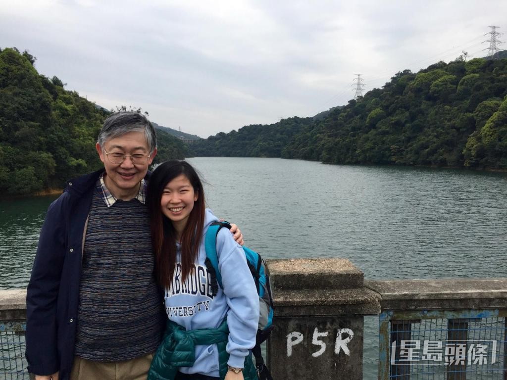 施永青酷愛行山,兩父女常結伴郊遊。 受訪者提供 施永青酷愛行山,兩父女常結伴郊遊。 受訪者提供