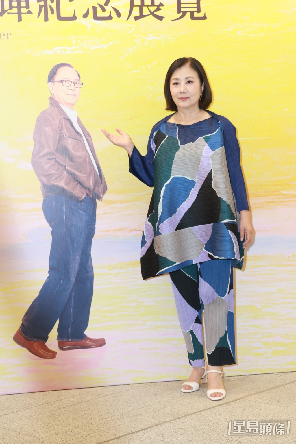 主禮嘉賓之一汪明荃指鍾景輝是她做舞台劇的啟蒙老師和導演，是他帶自己入電視台，是她的指路明燈。