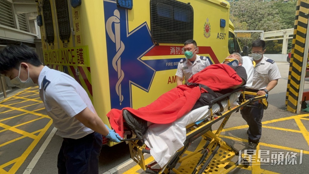 靈車上兩男子頭暈不適送院。