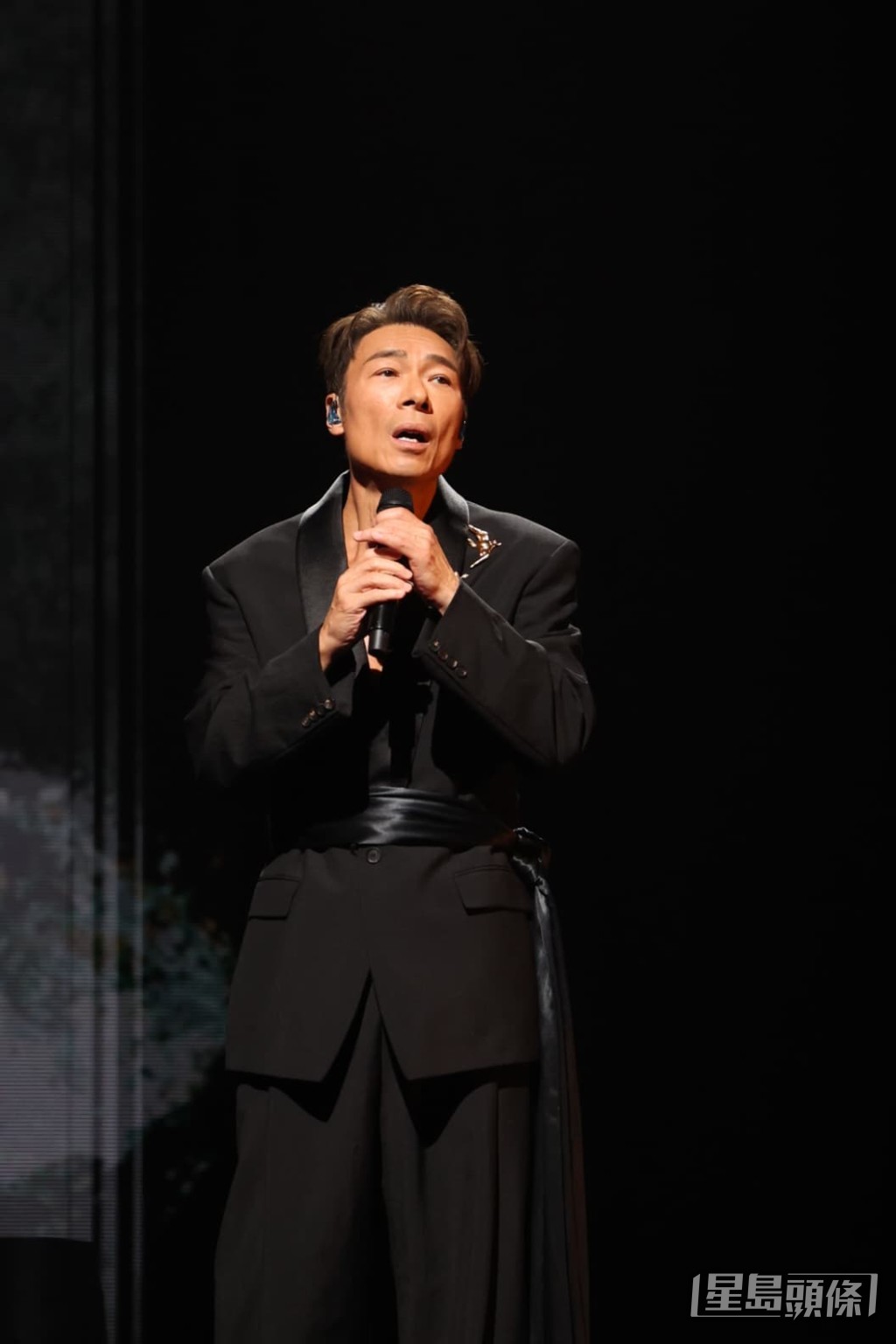 演唱會上，許志安以動人歌聲訴說音樂故事。