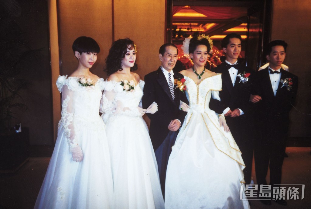 當年新馬司曾（鄧永祥）和洪金梅結婚時跟子女鄧小艾、鄧兆尊、三弟鄧兆榮、四妹鄧碧玉合照。