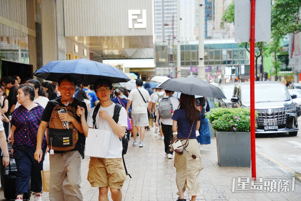 今年1至8月共錄得約3,300萬訪港旅客人次,按年增加12%。 今年1至8月共錄得約3,300萬訪港旅客人次,按年增加12%。