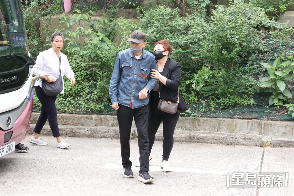 李家鼎相當憔悴。 李家鼎相當憔悴。