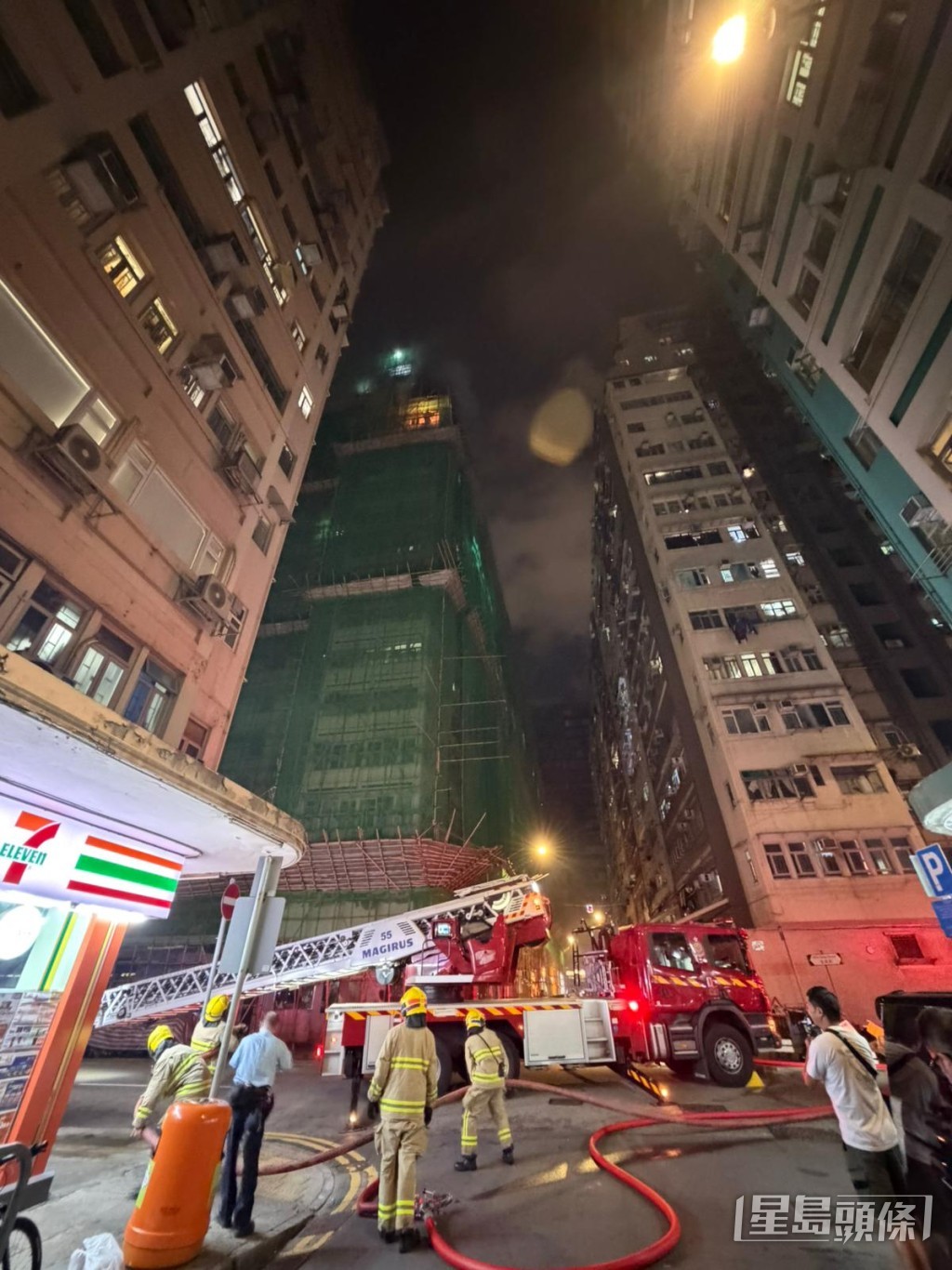 消防出動一條喉及一隊煙帽隊灌救。