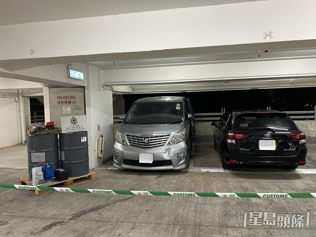 海關將拖走兩部涉案車輛調查。