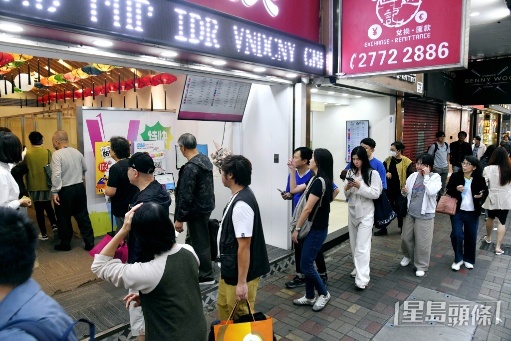 小女孩找换店负责人表示,周一日圆兑换情况略有增长,兑换总额上涨约3成。 小女孩找换店负责人表示,周一日圆兑换情况略有增长,兑换总额上涨约3成。