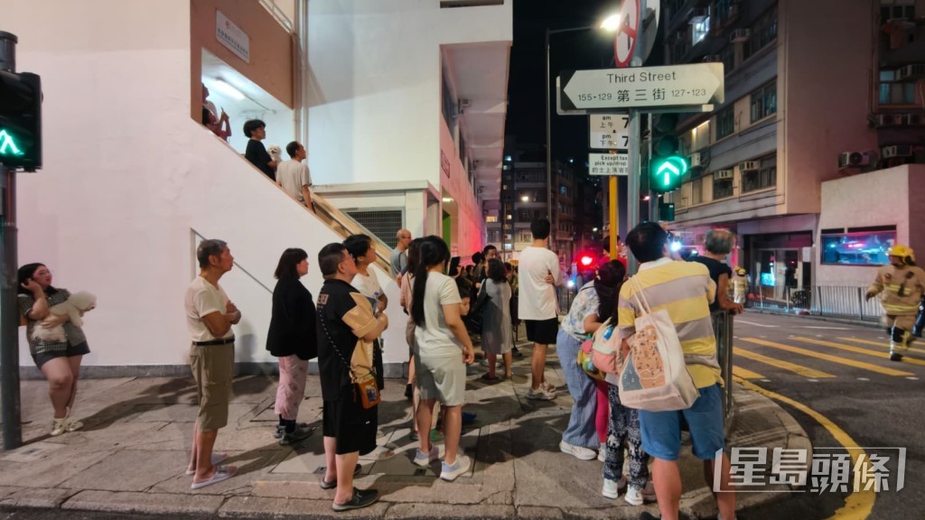 大批居民疏散至樓下暫避。