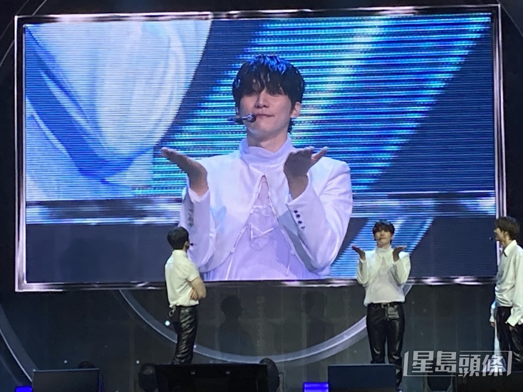 HYUK HYUK