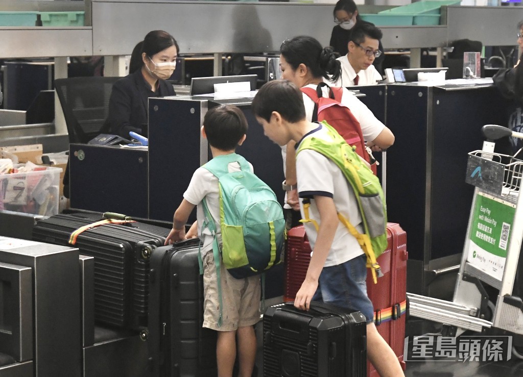机管局表示于恶劣天气下，机场今早运作大致维持正常。何君健摄
