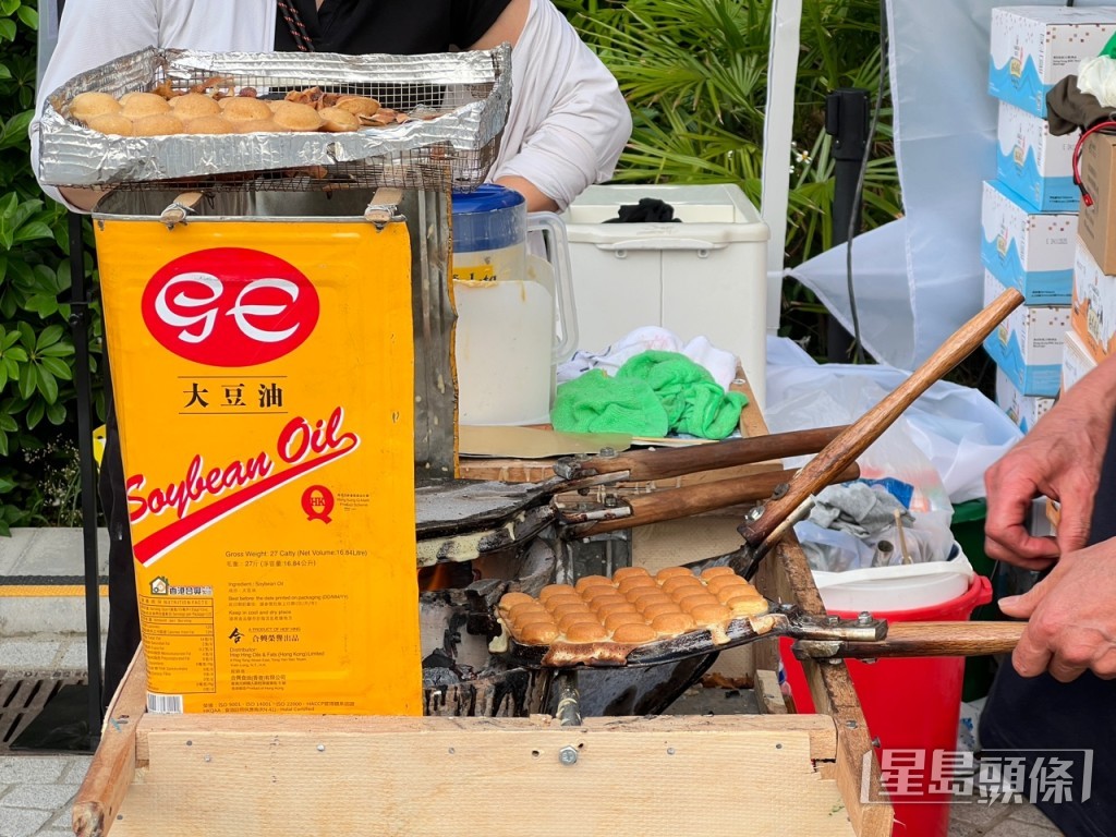 雞蛋仔伯伯坦言重出江湖最大動力,是街坊們的熱情呼喚。曹露尹攝 雞蛋仔伯伯坦言重出江湖最大動力,是街坊們的熱情呼喚。曹露尹攝
