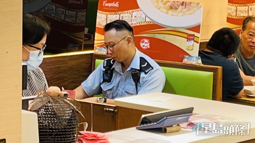 警員到場調查。 警員到場調查。