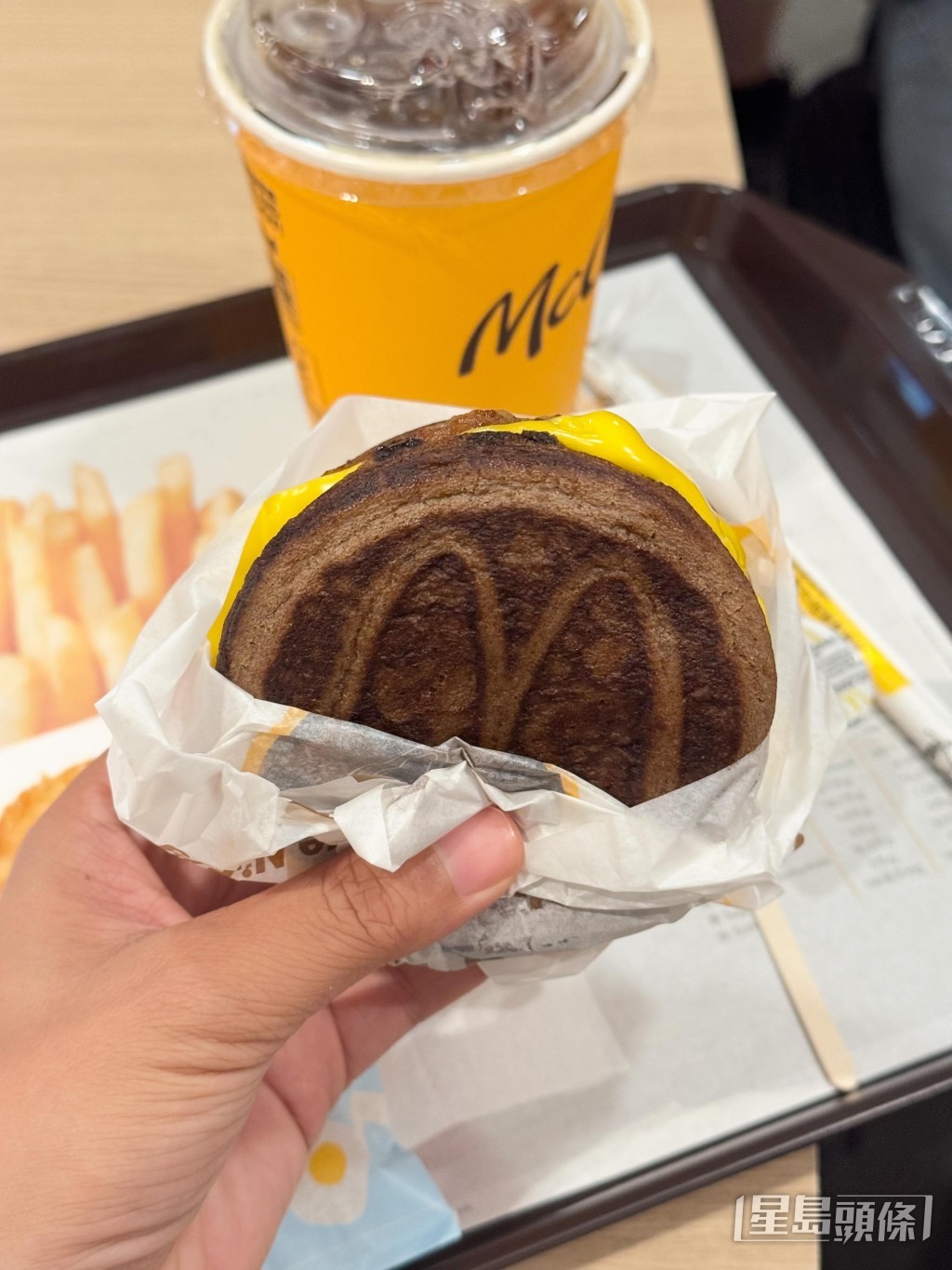 麥當勞全新朱古力班戟豬柳蛋漢堡 麥當勞全新朱古力班戟豬柳蛋漢堡