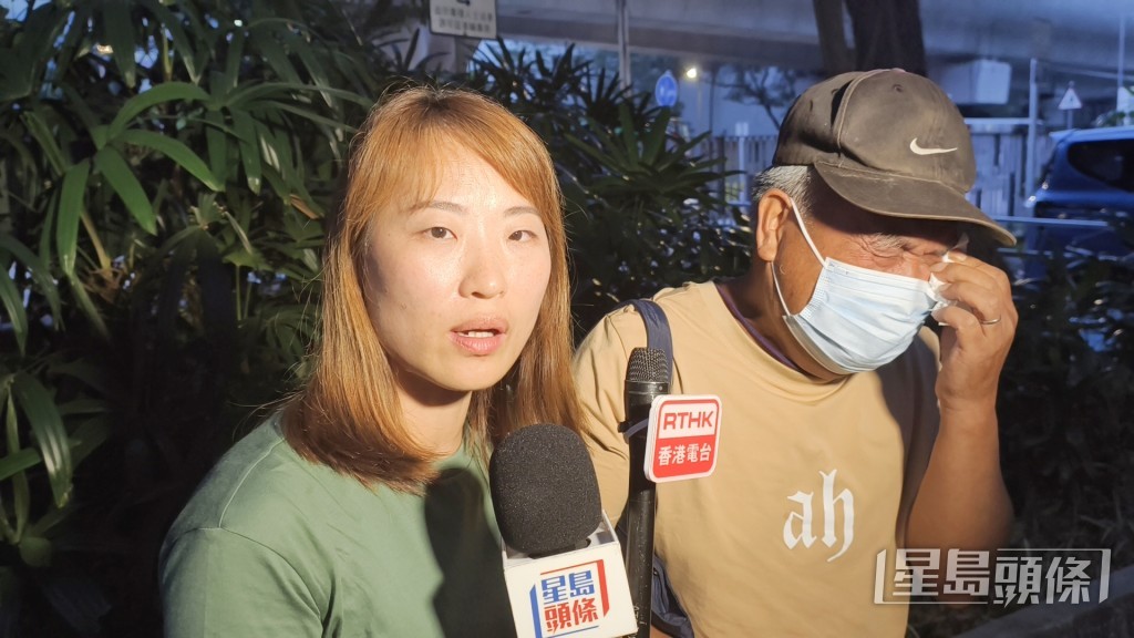 張父(右)老淚縱橫,泣訴「我真係唔知點……突然之間就無咗個仔」。徐裕民攝 張父(右)老淚縱橫,泣訴「我真係唔知點……突然之間就無咗個仔」。徐裕民攝